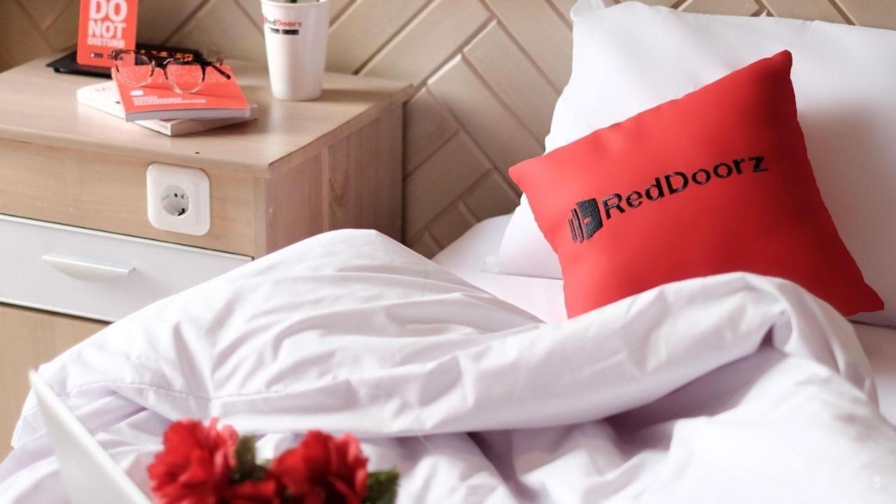 Reddoorz Tuan Viet Hotel Dinh Tien Hoang Cidade de Ho Chi Minh Exterior foto